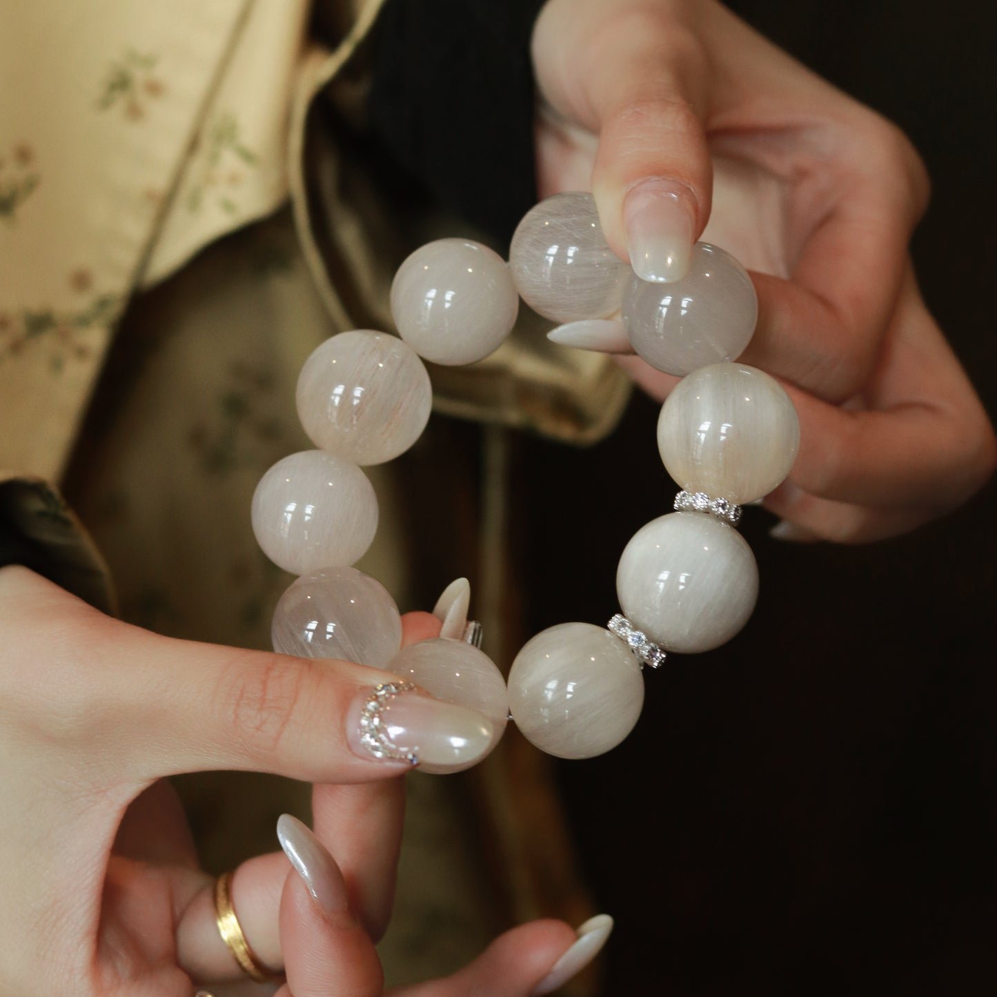 Hand - Wrought Luxury White Rabbit Hair Quartz Bracelet - Graceful Allure